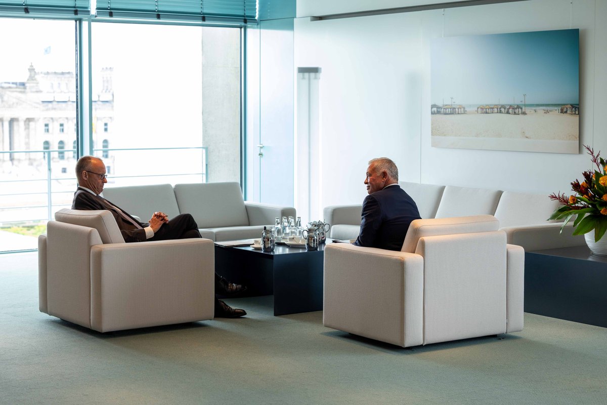 His Majesty King Abdullah II called on the international community to take immediate and unified action to halt the alarming spread of famine and suffering among Gazans, during a joint press conference with #Germany Chancellor Friedrich Merz following talks in Berlin
#Jordan