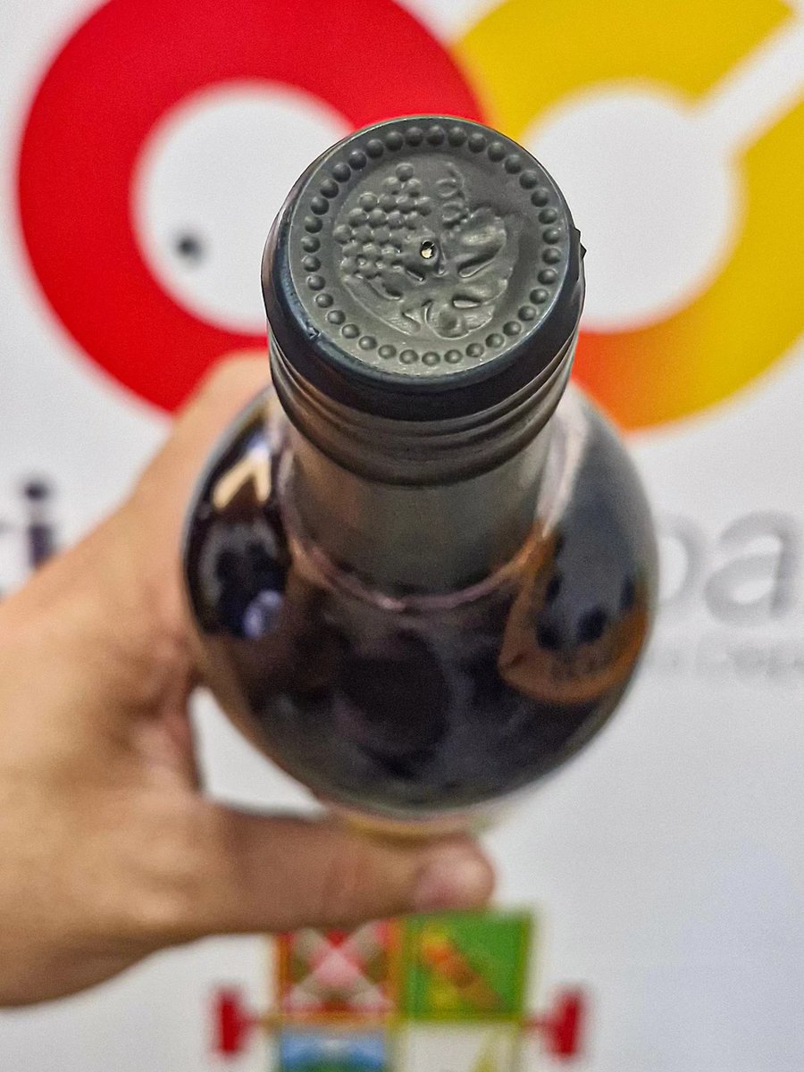 FNDCol's tweet image. 🚨 ¡El Cauca refuerza su lucha #TodosContraElContrabando! En operativos de control del Grupo Anticontrabando de la @GobCauca, junto a la @PoliciaAduanera, se logró la incautación de aguardiente, vinos y cigarrillos ilegales en varios sectores de Popayán. ¡Un golpe directo a la…