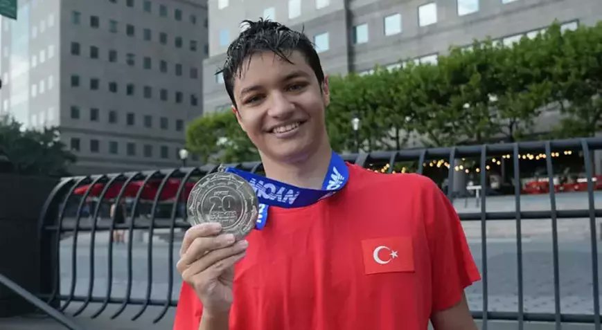 Nevzat Arda Ağır’dan tarihi yüzüş! 🏊‍♂️🇹🇷

🏅Dünyanın en zorlu parkurlarından biri olan “20 Bridges of Manhattan” yarışını başarıyla tamamlayan genç yüzücümüz Nevzat Arda Ağır, parkuru bitiren en genç Türk sporcu unvanını kazandı.

Tebrikler Nevzat! 👏🌊