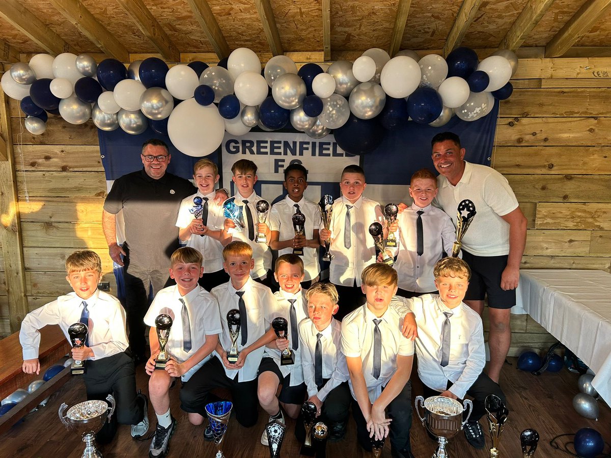 Andyjones0702's tweet image. So the season ends, 7 tourneys, 6 wins, 1 final loss, 6 goals conceded in all! Played up a year in top league with competitive games every all season….and my lad got the best award - players player! 🔥#smashedit #proudmanager #prouddad #whatateam @greenfieldfcU9s @Greenfieldfc