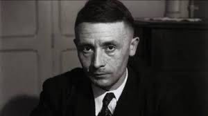 🌿Tant de mains pour transformer ce monde, et si peu de regards pour le contempler.

Julien Gracq / Lettrines