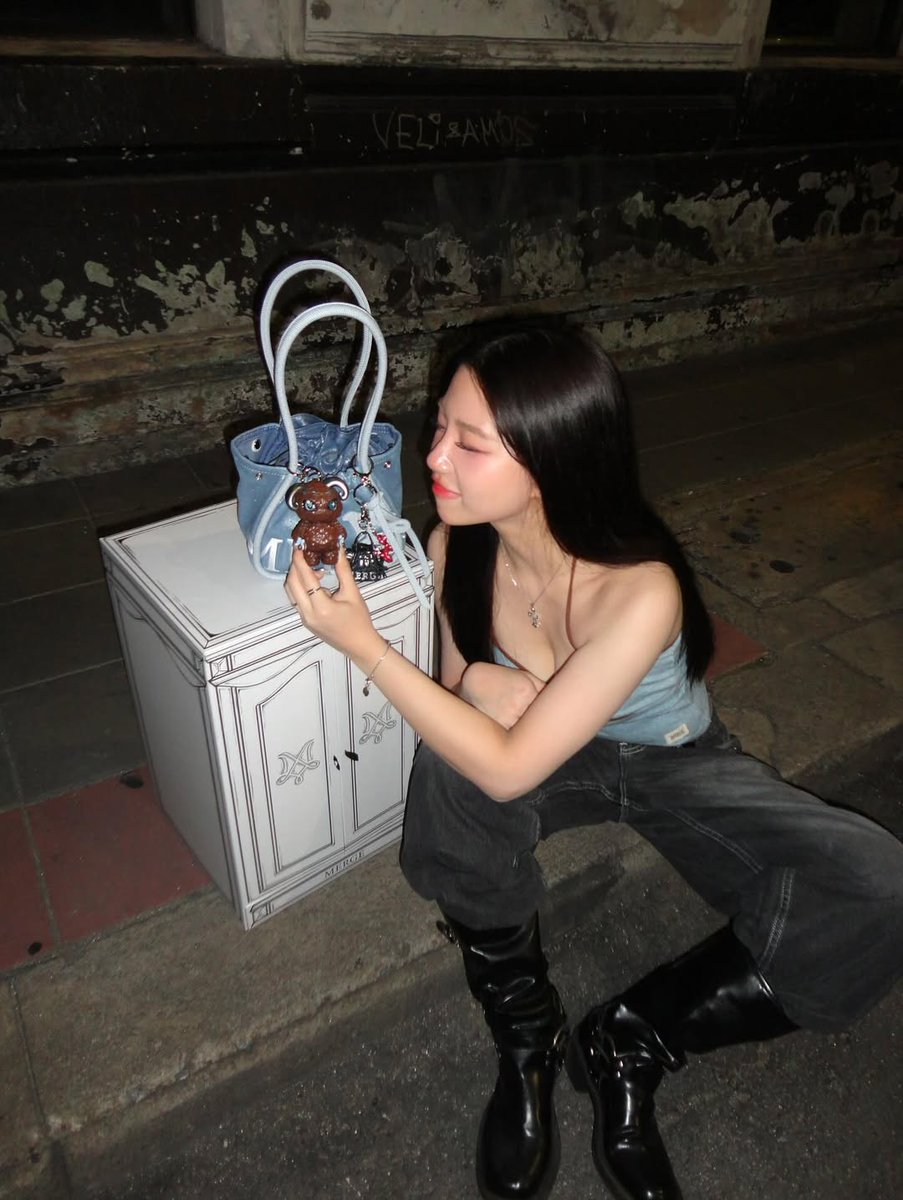 📸 Chacha's Instagram Posts 🗓 27/07/2025

bangkok city<3
1/3

#TheEditBox #MergeYourWhen #MergeFriends #MergeADayBag
#ชาช่า #ชาช่ากนกรักษ์ #CHACHA #ChachaKanokrak #fyp #ChachaLifeStyle #TeamChacha