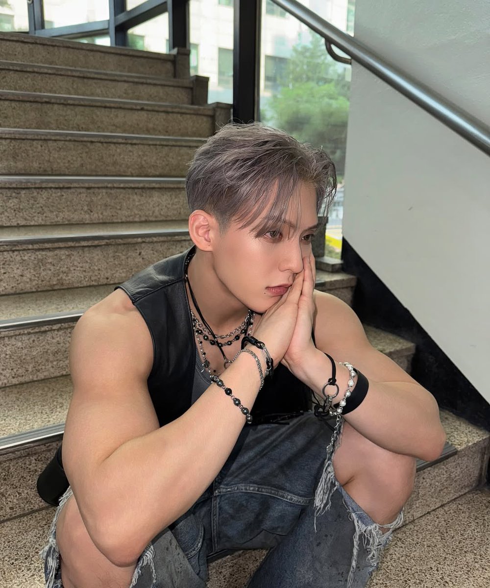 hutarchive's tweet photo. look at him… just a precious lil guy 😏 https://t.co/kY2IJzZK2R
