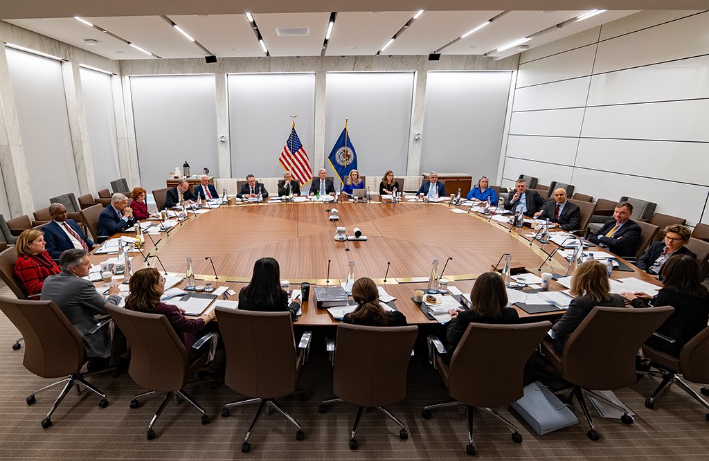 🚨 BREAKING : La FED annuncia l'inizio della riunione del FOMC alle 9:00 AM ET come previsto.