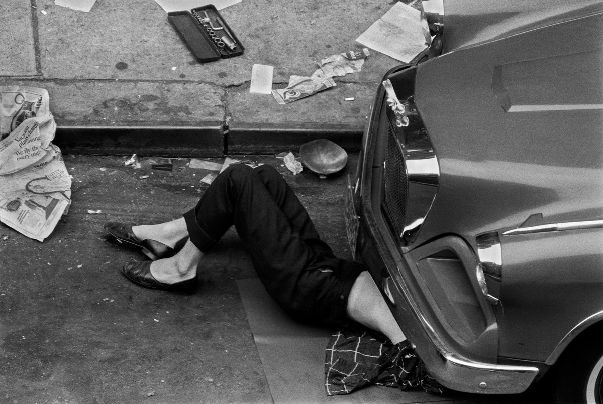 The_Curious_Ret's tweet photo. Larry Fink | 
12th Street from the window, New York, NY, April 1964. https://t.co/yrJZxUAW0f