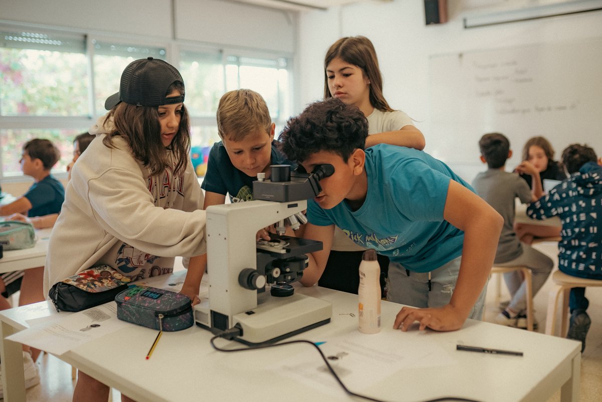 Aliances Magnet (@aliancesmagnet) on Twitter photo Així es promou la #ciència, la #tecnologia i la indagació a l’<a href="/EscolaMadorell/">EscolaMadorell</a> de Molins de Rei amb l’expertesa dels equips dels Centres Científics i Tecnològics de la Universitat de Barcelona <a href="/CCiTUBDivulga/">CCiTUBDivulga</a> 🧲
📲youtu.be/MumzFe88GLo
#AliancesMagnet #InnovacióEducativa Així es promou la #ciència, la #tecnologia i la indagació a l’<a href="/EscolaMadorell/">EscolaMadorell</a> de Molins de Rei amb l’expertesa dels equips dels Centres Científics i Tecnològics de la Universitat de Barcelona <a href="/CCiTUBDivulga/">CCiTUBDivulga</a> 🧲
📲youtu.be/MumzFe88GLo
#AliancesMagnet #InnovacióEducativa