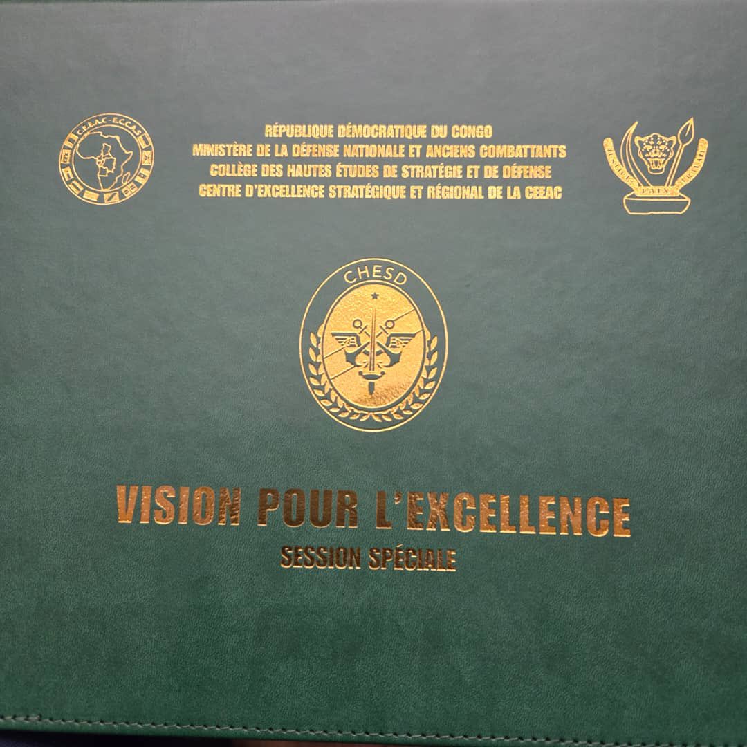 HonMuboyay27678's tweet photo. Ce mardi 29 juillet 2025, j’ai eu l’immense honneur de participer à la cérémonie officielle de collation des grades au CHESD, présidée par Son Excellence Félix-Antoine Tshisekedi Tshilombo, Président de la République, Chef de l’Etat et Commàdanr Suprême des Forces armées, représenté pour la circonstance par le VPM/Défense. 

Après avoir soutenu mon mémoire dans cette prestigieuse institution, recevoir aujourd’hui cette distinction marque une étape importante de mon engagement stratégique pour le pays.

Je partage cette reconnaissance avec tous ceux qui croient au pouvoir du savoir, à la rigueur intellectuelle, et à la vision pour construire un État fort.

🎖️ Félicitations à tous les promus !