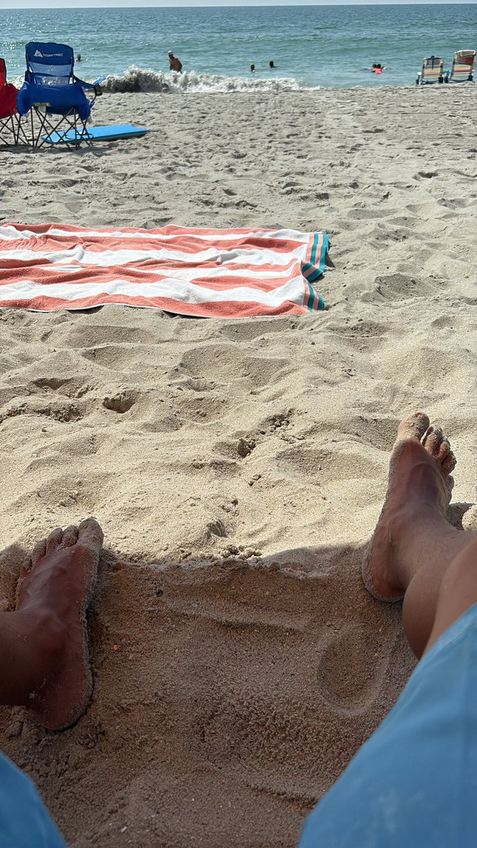 The pop off Coors lights at 1030 is a great feeling ☀️☀️