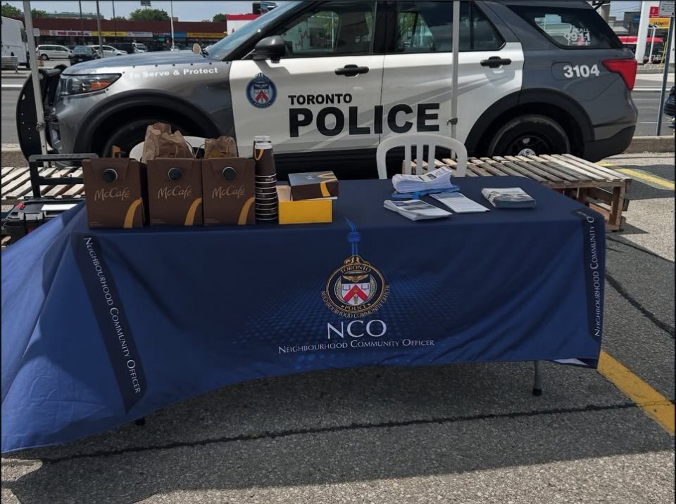 Toronto Police Mounted Unit (@tpsmounted) on Twitter photo #PHCelano and #PHHarlo enjoyed their visit to <a href="/TPS31Div/">31 Division</a> for the annual Tastes and Sounds of Jane and Finch. A wonderful event to celebrate and connect with the community. #gentlegiants #policehorse #PHCelano and #PHHarlo enjoyed their visit to <a href="/TPS31Div/">31 Division</a> for the annual Tastes and Sounds of Jane and Finch. A wonderful event to celebrate and connect with the community. #gentlegiants #policehorse