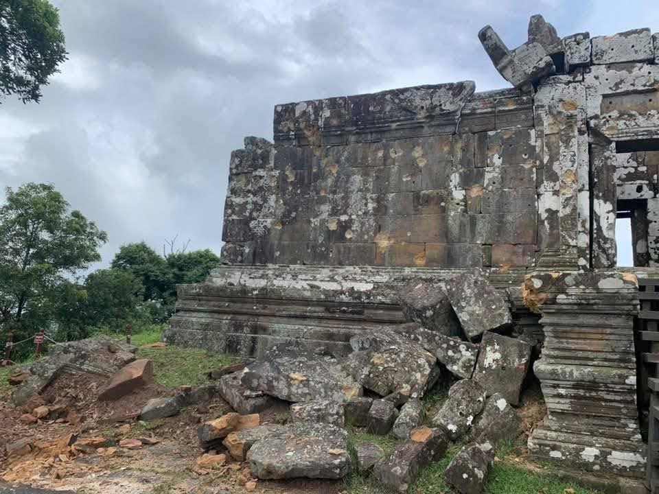 sothea_thona's tweet photo. The Preah Vihear Temple, a UNESCO treasure, has suffered from destruction caused by Siam (Thailand). We call on the global community to stand for justice, protect our heritage, and preserve history. Cambodia's culture is not a battlefield. 
#ExposeThailandLies
#SavePreahVihear https://t.co/CE9aolgumC