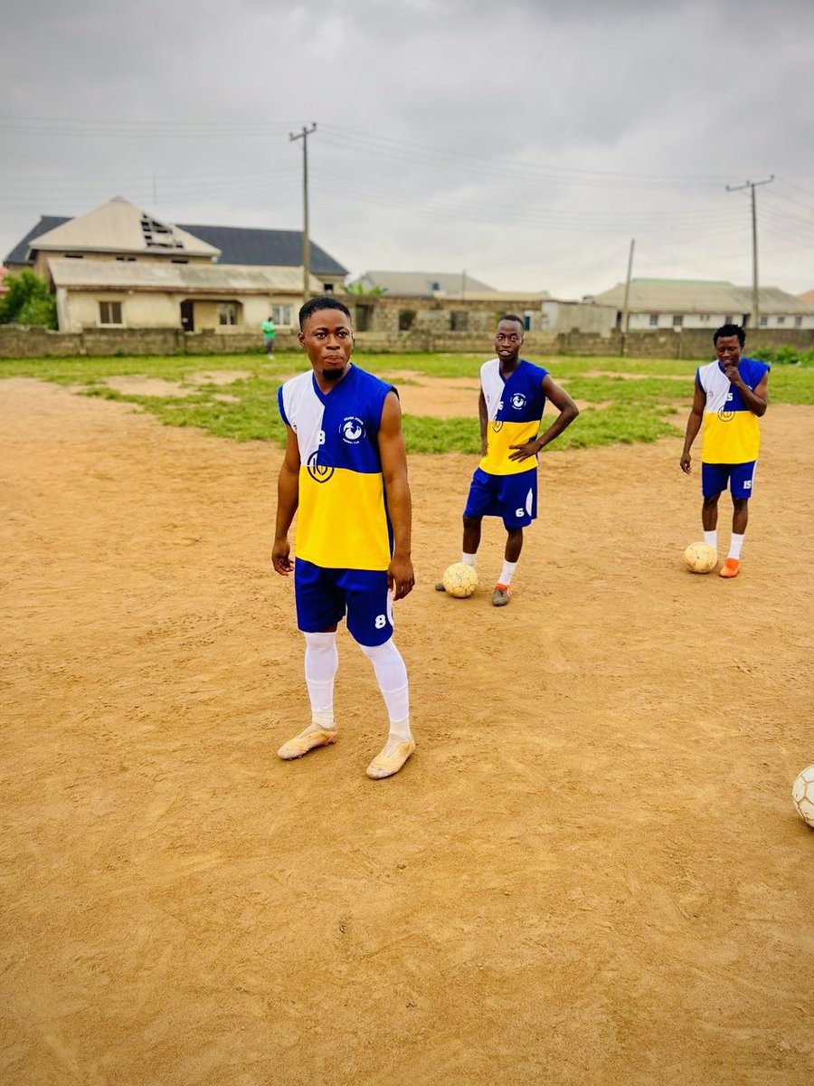 silverfoxesfc's tweet photo. ⚽️ Grind now, shine later. Every drop of sweat counts on the road to greatness. This is more than training it’s preparation for domination. 💪🔥 #GameOn #FootballTraining #SoccerDrills #TrainHardPlayHard #FutureChampions #BallIsLife #OnThePitch #Footwork #Teamwork #FootballSkills https://t.co/RxVVReDzts