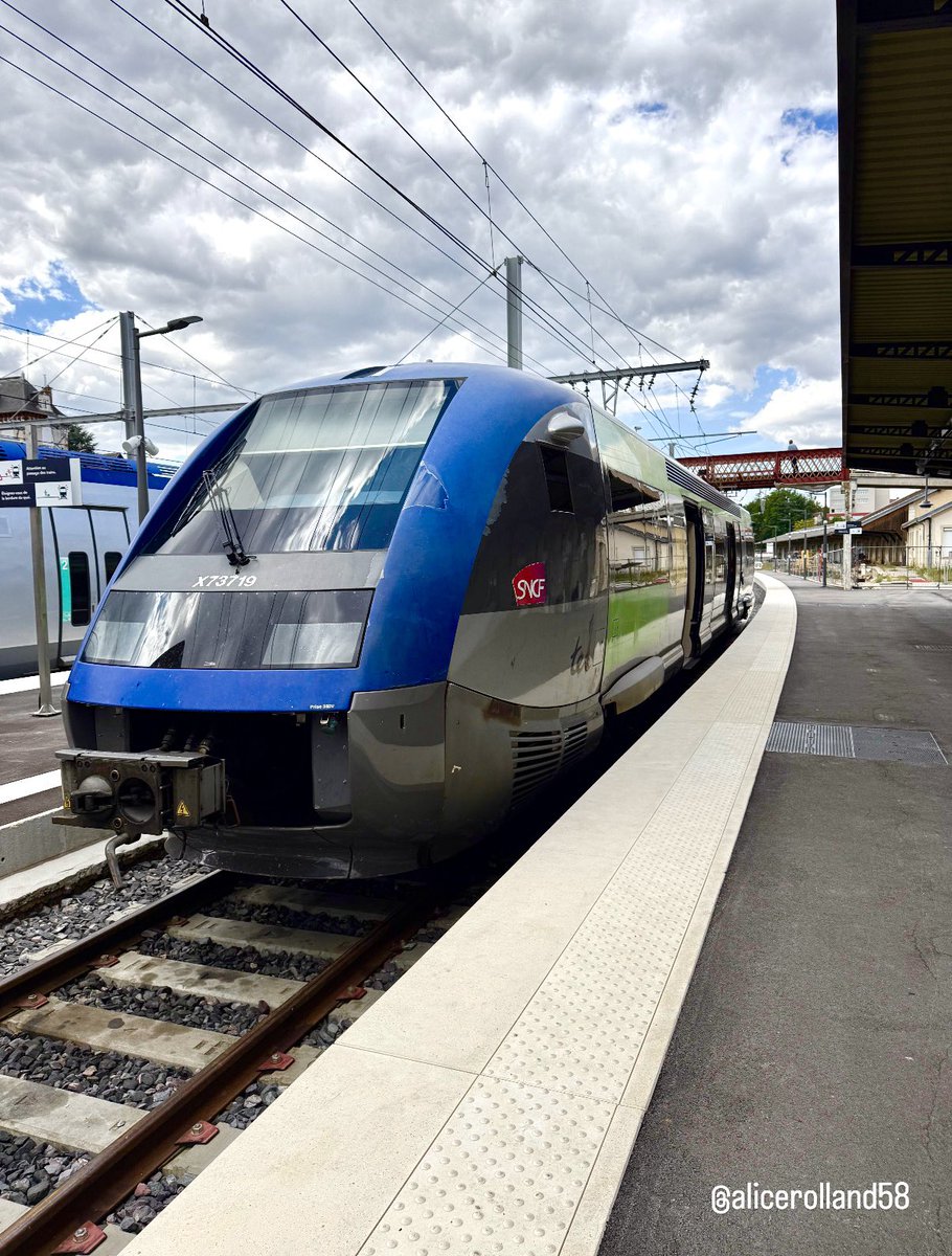 Un peu de changement aujourd’hui on se retrouve sur des demis-tours Montchanin - Chalon sur Saône.
#TER893164 NV (13h30) - MCH (15h02)
Puis : #TER893061, #TER893060, #TER893063, #TER893064, #TER893067 de 15h12 à 19h53 
(MCH <—> CSS)

Bonne journée à tous😊 <a href="/TER_BFC_Trafic/">TRAIN Mobigo par SNCF Voyageurs</a>