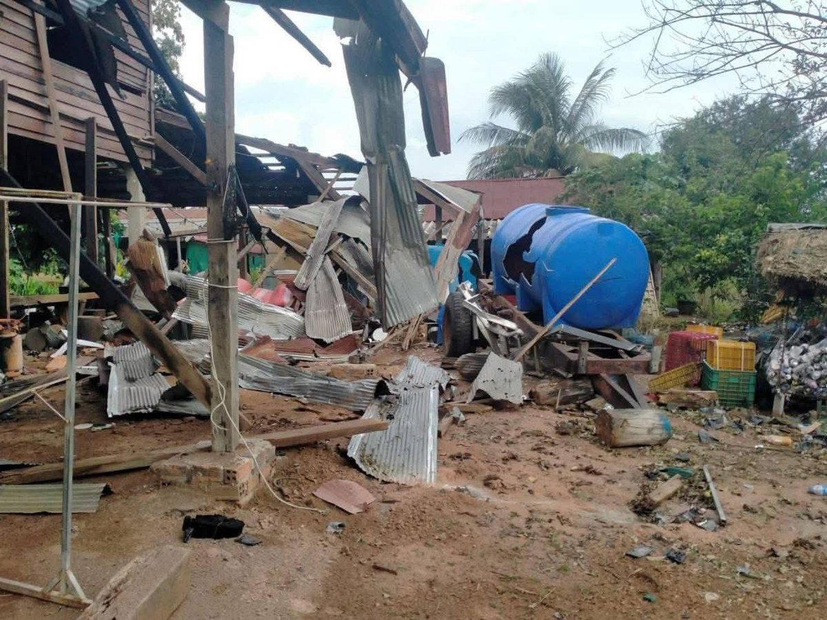 DovinTek's tweet photo. This is all Thailand fake news that Cambodia start first but they are the one that start first😭😭😭they kill alot of innocent civilians including hospital,pagoda,school and civilians house🙏🏼🙏🏼🙏🏼

#ExposeThailandLies https://t.co/cBseb1Q9cC