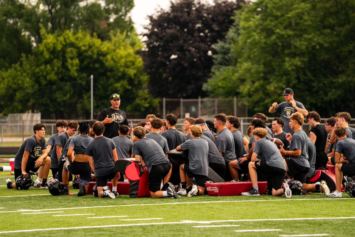 L'Anse Creuse North Football tweet media