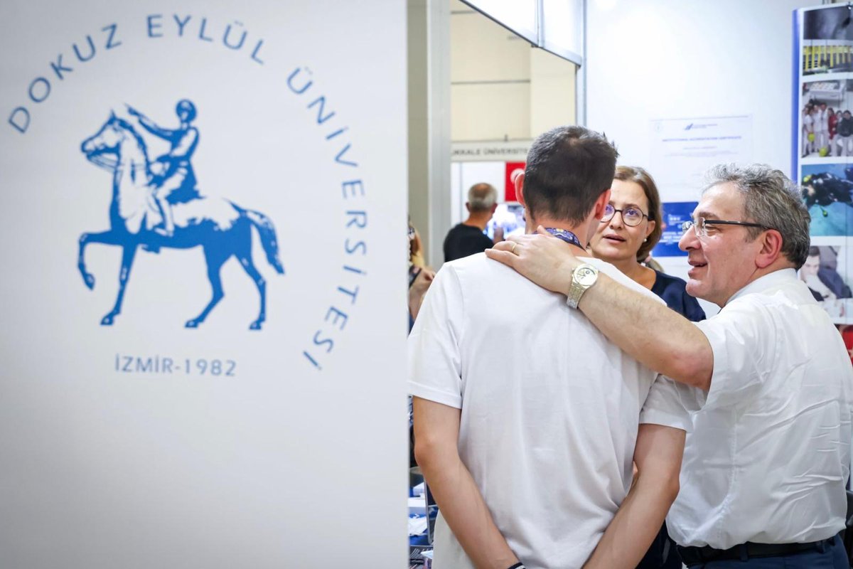 📍 İzmir Tepekule Kongre ve Sergi Merkezi’nde gerçekleşen Üniversite Tercih Fuarı’nın 2. ve son gününde, Rektörümüz Prof. Dr. Bayram Yılmaz aday öğrencilerle bir araya geldi. Ziyaretinde Rektörümüze Rektör Yardımcımız Prof. Dr. Dilşen İnce Erdoğan da eşlik etti.

 #universitemDEU