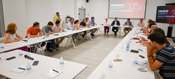 🍷 Valverde incide en la importancia de identificar nuestro territorio con FENAVIN poniendo como eje prioritario el sector vitivinícola de la provincia y la profesionalización de la feria

➕ Más Información en ➡️ dipucr.es/component/k2/i…

✍️📸 <a href="/DiputacionCR/">Diputación de C.Real</a>