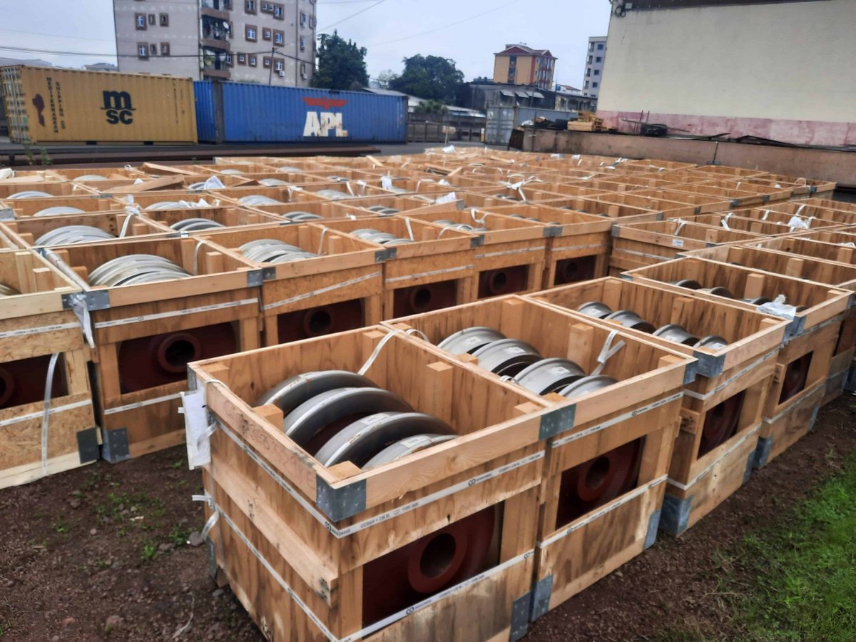 CAMRAIL has taken delivery of 683 high-performance monobloc wheels from Bonatrans Group A.S., part of a 1,168-wheel order to modernise its rolling stock. 

Read more: railwaysafrica.com/news/camrail-s…

#CAMRAIL #Railway #RollingStock #RailwaySafety #CameroonTransport #Bonatrans