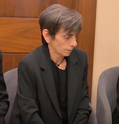 انصفوا هالإنسانة العظيمة .. اللي دافعت عن إرث فيروز و حافظت على صورة فيروز و رافقت فيروز لحظة بلحظة و برّتها بإخلاص و صدق كل عمرها ريما الرحباني عظيمة و كلمة عظيمة قليلة بحقّها ❤️