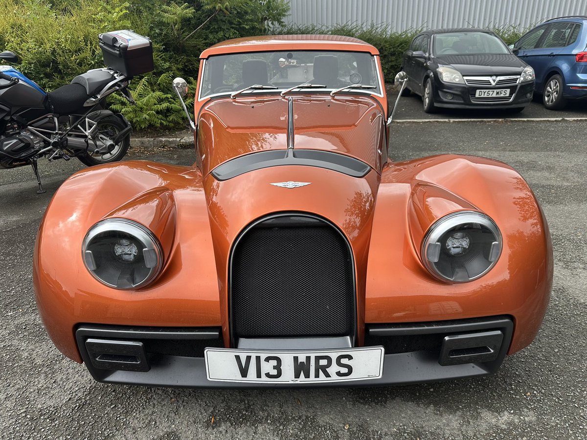 Another reimagined classic, the new Morgan Supersport, stopped by the workshop today when our client popped in to check on his very special project we have in the workshop. #morgancars #morgansupersport