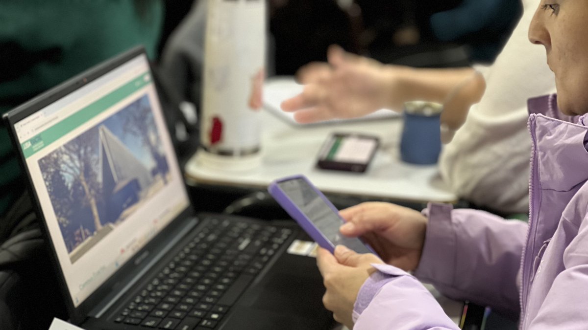 EnergiaRN's tweet photo. 150 ESTUDIANTES INICIARON LA DIPLOMATURA EN PROGRAMACIÓN Y ANÁLISIS DE DATOS📣
💻La propuesta ya se dicta en #Cipolletti, #Jacobacci y #SAO.
✍️Esta formación es parte de un convenio entre @rionegrogob y @exactas_uba, que abre nuevas puertas en áreas de gran proyección laboral. https://t.co/30klSnqhju