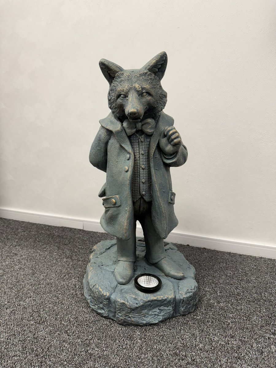 SeanMJarvis's tweet image. Every now and again a supporter or two will melt your heart…..❤️ 

Today, was one of those days….

Ray and Caroline Bailey surprised me and gave me a leaving gift…..

I love it…… and thank you so much #meansalot 

Just need a name for him! ? 

🦊