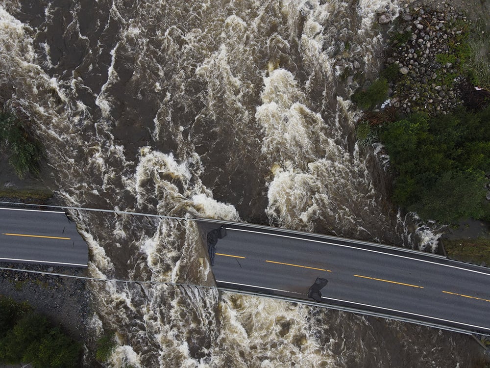 Are our bridges safe?
Expert Richard Fish warns without action, the next 30 years could bring more deadly collapses due to aging structures, heavier traffic &amp; climate change. Guarantee your printed copy - join Bd&amp;e magazine <a href="/bdebridgeweb/">Bd&e</a> by this Thursday: eu1.hubs.ly/H0m2Z8D0