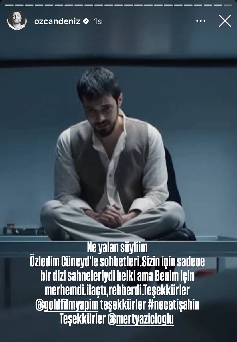 Özcan Deniz’le aynı kişi olduğumu farkettim
Teşekkürler cüneydi arşa çıkaran Mert Yazıcıoğlu
Özlemimiz hiç bitmeyecek 🥀