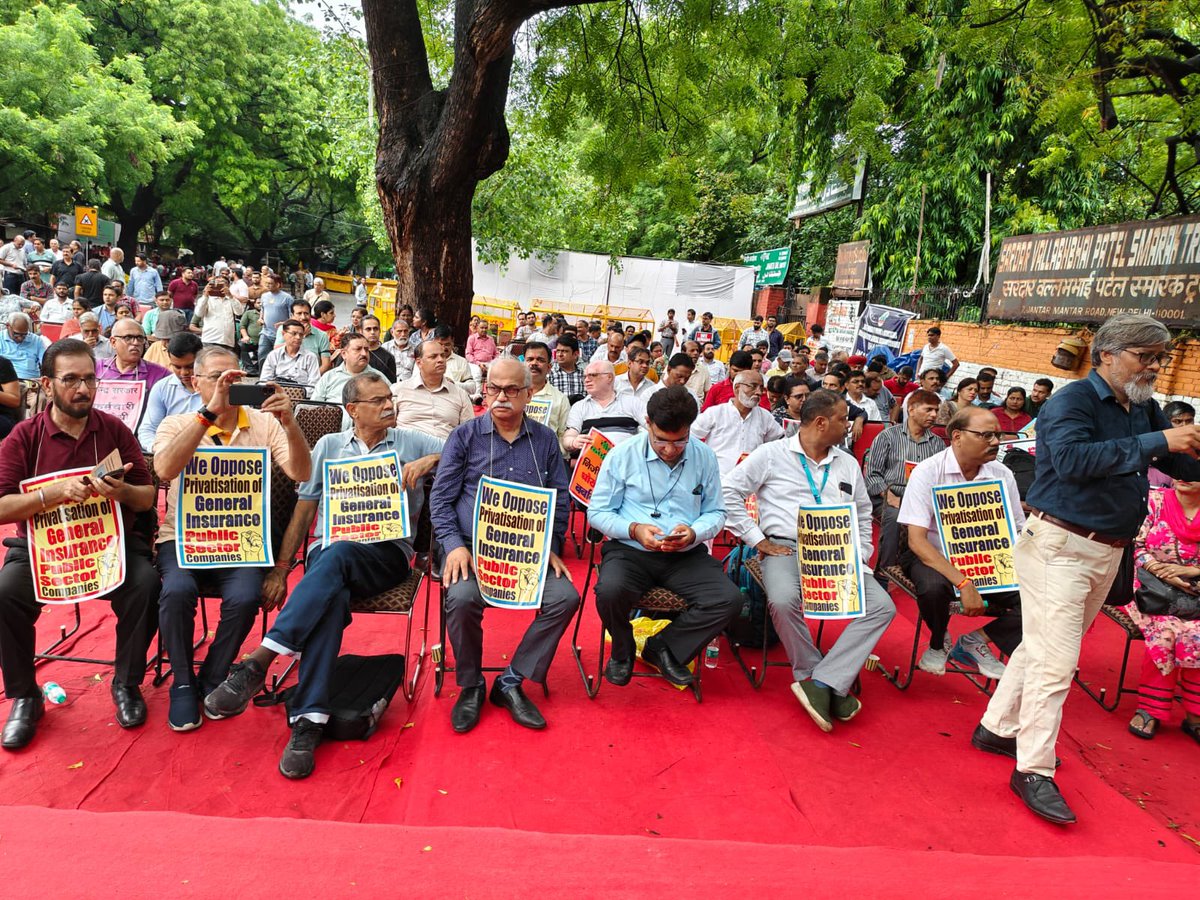 #PSGICs_LIC_Same_Salary
#WRpending_August2022
#Sansad_JantarMantar

<a href="/FinMinIndia/">Ministry of Finance</a> <a href="/DFS_India/">DFS</a> Sir/Madam isn’t it unfair to keep employees waiting for 36 months,that too for a meagre pay hike?
Inflation,property prices,education costs everything is rising,but we are stuck.