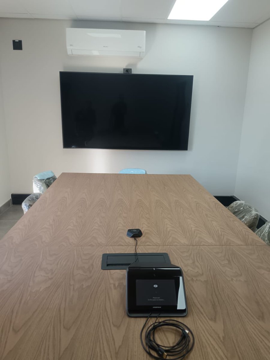 GaldonData's tweet image. ✅ Successful install by TechSonic!
Modern video conference room set up with:
📺 Wall-mounted display
📱 Touch control panel
🔗 Crestron BYOD solution

📞 086 128 2828
✉️ info@techsonic.co.za

#TechSonic #AVInstallation