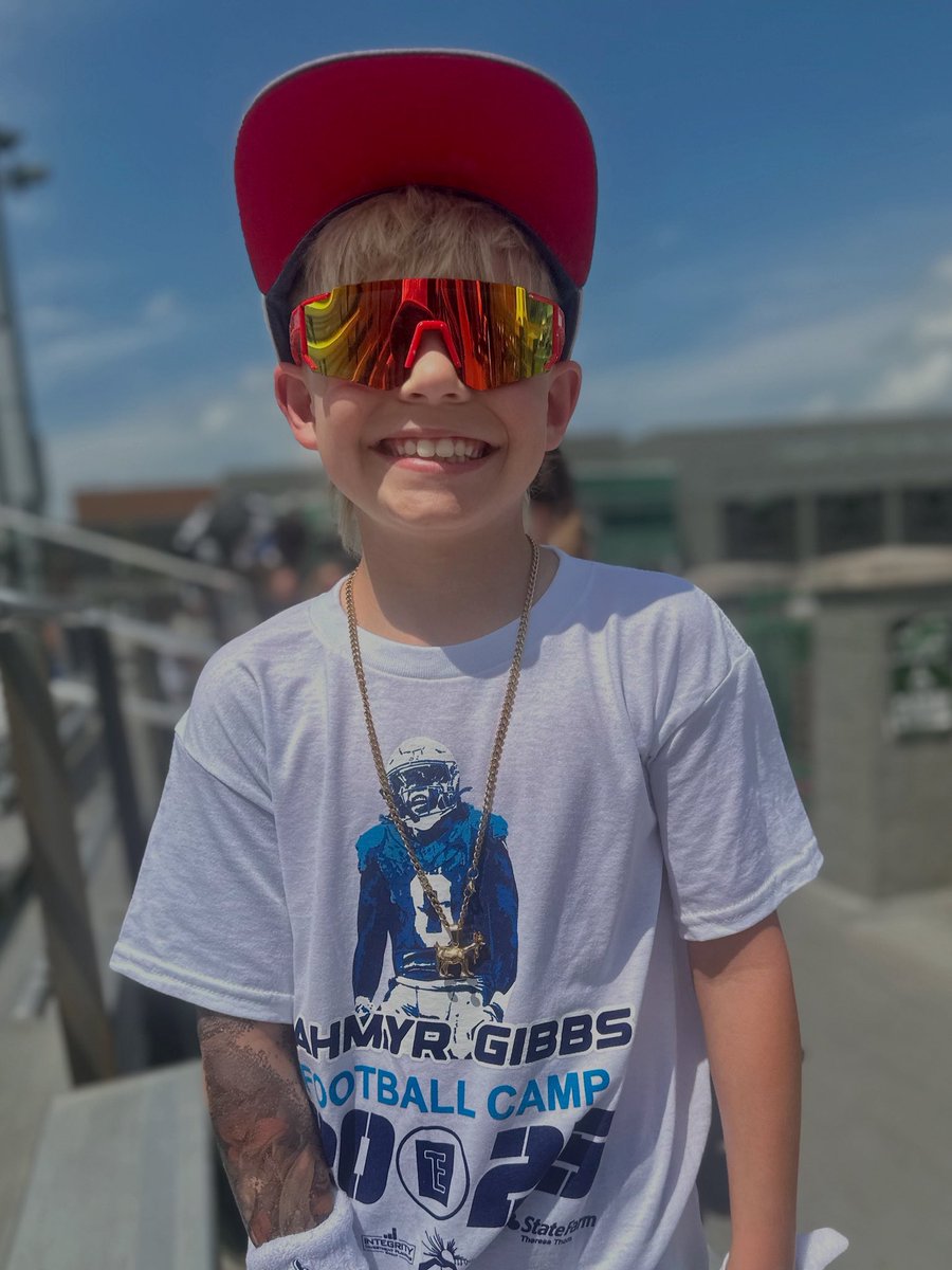 JubabyDetroit's tweet photo. Huge shoutout to @cheetah 🐆 — Preston is now a Youth Athlete of the Year finalist after attending your Detroit camp in June 2023! Your camp lit the spark. 💪🏾🏈
Let’s help him win it! 🗳️ 👉 https://t.co/uY8IuU3016

#YouthAthleteOfTheYear #InspiredByTheCheetah #HardWorkPaysOff https://t.co/tQ4gX1gLGs