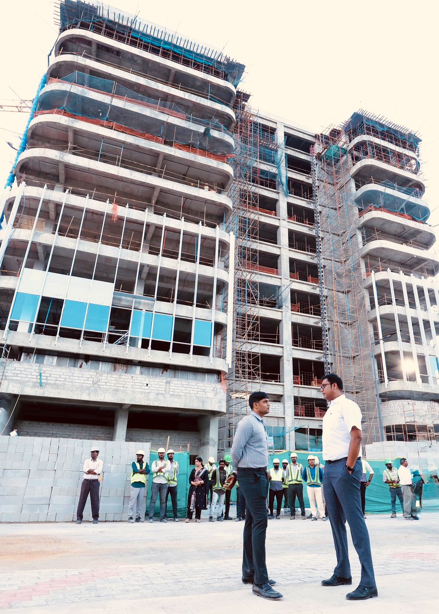 #TNRising to greater heights in the Fintech sector too and so is the #FintechTower being built by <a href="/TIDCO_1965/">TIDCO</a> 🌟

Inspected works this evening and learnt that several MNCs are already queuing up to take up space at this Prime Location right next to the Chennai Trade Centre !