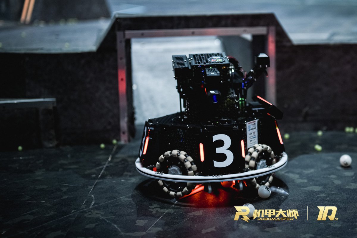 Phoenix_Robots's tweet image. 【RMUC2025結果報告】
#Phoenix_Robots は、先日開催された #RMUC2025 で、哈尔滨工业大学（深圳）、四川大学と対戦し、どちらの試合も敗北を喫しました。しかし、試合では7台のロボットを全て動かすことができ、昨年に比べ良い試合を行えました。皆様のご支援ご協力ご声援ありがとうございました。
