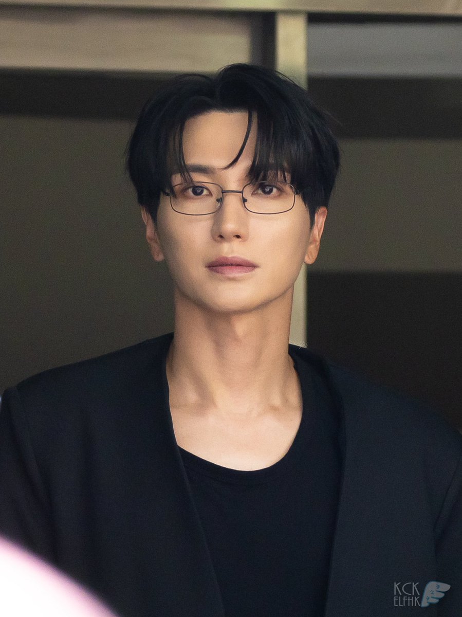 kckelfhk's tweet photo. 20250711 Music bank 💼

#Leeteuk #이특 #박정수 @special1004 

SUPER JUNIOR 슈퍼주니어 The 12th Album 【Super Junior25】 

#슈퍼주니어 #SUPERJUNIOR
#SuperJunior25
@superjunior https://t.co/PMVKYNWHzl