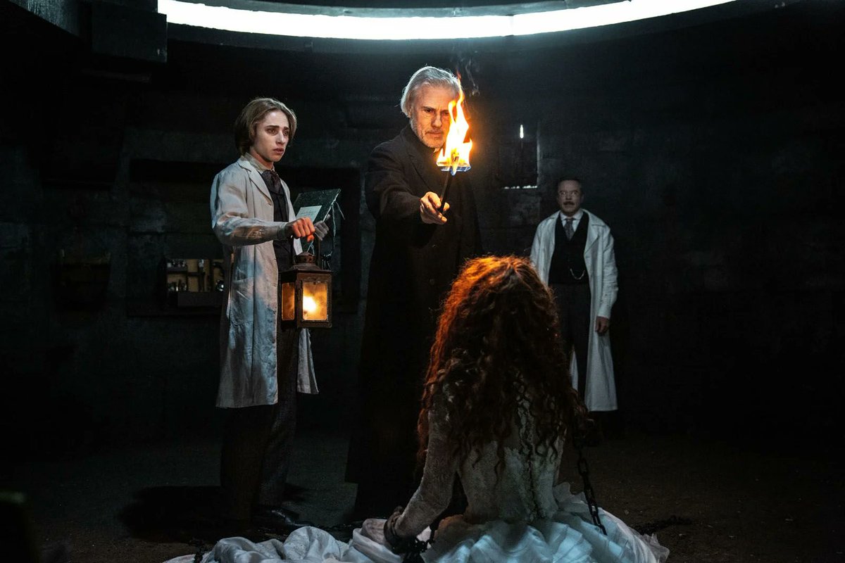 René Naranjo Sotomayor (@renenaranjo) on Twitter photo El "Drácula", de Luc Besson, llega a los cines de Chile prácticamente en estreno simultáneo con Francia.
Estará en las salas desde el jueves 14 de agosto.
Actúan Caleb Landry-Jones y Christoph Waltz, que debe estar de terror.
Les comparto el afiche y dos fotos <a href="/plzaespectaculo/">Plaza Espectáculos</a> El "Drácula", de Luc Besson, llega a los cines de Chile prácticamente en estreno simultáneo con Francia.
Estará en las salas desde el jueves 14 de agosto.
Actúan Caleb Landry-Jones y Christoph Waltz, que debe estar de terror.
Les comparto el afiche y dos fotos <a href="/plzaespectaculo/">Plaza Espectáculos</a>