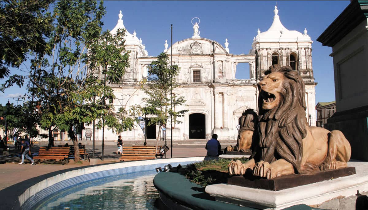 📜 ¿Sabías que León fue fundada el 15 de julio de 1524 a orillas del volcán Momotombo?
En 1610 fue trasladada por terremotos y hoy es una majestuosa ciudad colonial, universitaria y cuna de la tradicional Gritería. 🇳🇮
#RelaxNica #NicaraguaSensacional