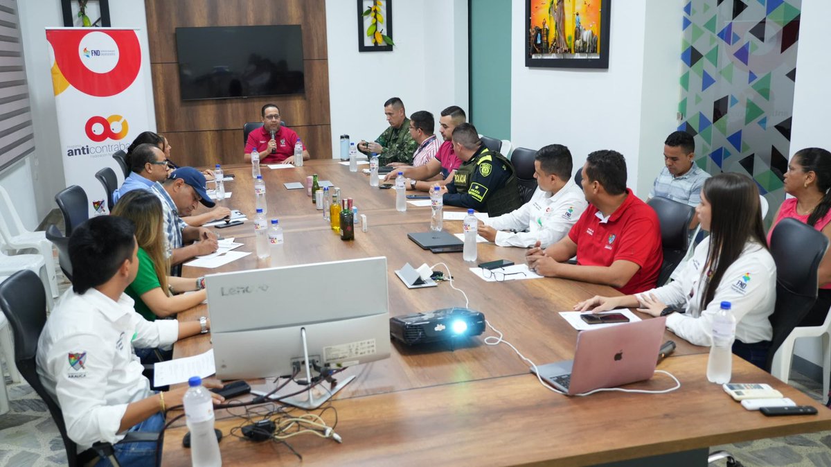 FNDCol's tweet image. En Arauca, el sexto Comité Interinstitucional reunió a @GobArauca, @COL_EJERCITO, @PoliciaAduanera, @DIANColombia, @AlcaldiaArauca, @CamaraComercioAr, @FiscaliaCol y entidades de salud para fortalecer la lucha #TodosContraElContrabando.

Con el respaldo de la @FNDCol, avanzan…