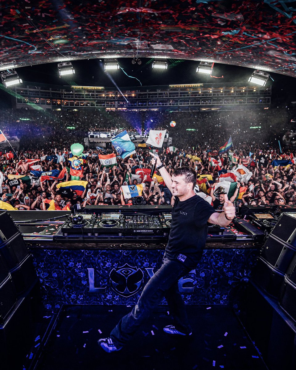 MARTIN GARRIX (@martingarrix) on Twitter photo sunday was MAGICAL <a href="/tomorrowland/">Tomorrowland</a> ❤️❤️🦋🦋 felt so good to be back and to be closing the festival again after two years.. thank you to the whole TML crew/team for making miracles happen this year.. my full (W2) set is out now on youtube - hope you all enjoy +x sunday was MAGICAL <a href="/tomorrowland/">Tomorrowland</a> ❤️❤️🦋🦋 felt so good to be back and to be closing the festival again after two years.. thank you to the whole TML crew/team for making miracles happen this year.. my full (W2) set is out now on youtube - hope you all enjoy +x