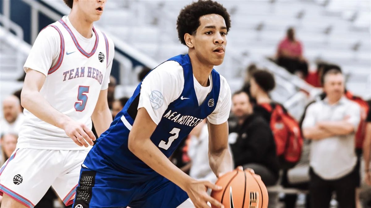 Top-25 national 2027 recruit Davion Thompson says he's been hearing consistently from Indiana, Michigan, Michigan State, Oklahoma, among others since coaches could officially reach out. 

He caught up with <a href="/247Sports/">247Sports</a> to update his recruitment.

𝐕𝐈𝐏 247sports.com/college/basket…