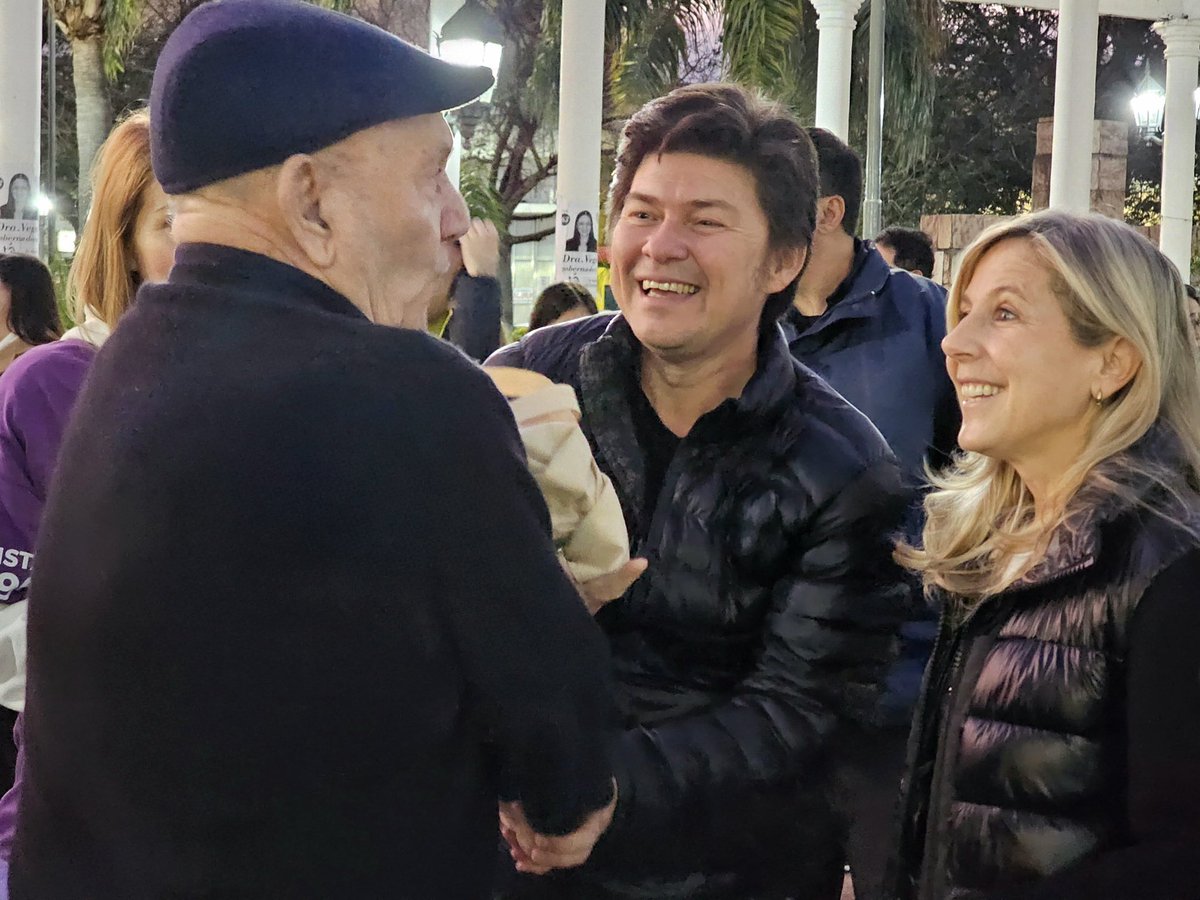 Recorrimos la peatonal Junín y hablamos con comerciantes que, con mucho esfuerzo, siguen apostando a nuestra ciudad.
Me contaron de primera mano los problemas que viven cada día. 

Con orden, libertad y reglas claras, #Corrientes va a ser una ciudad que premie al que trabaja.