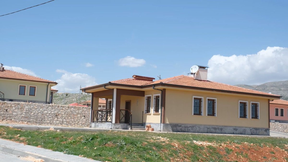 Deprem bölgesinde saatte 23, günde 550 konut inşa ettiğimizi biliyor musunuz ❓

#Asrınİnşası