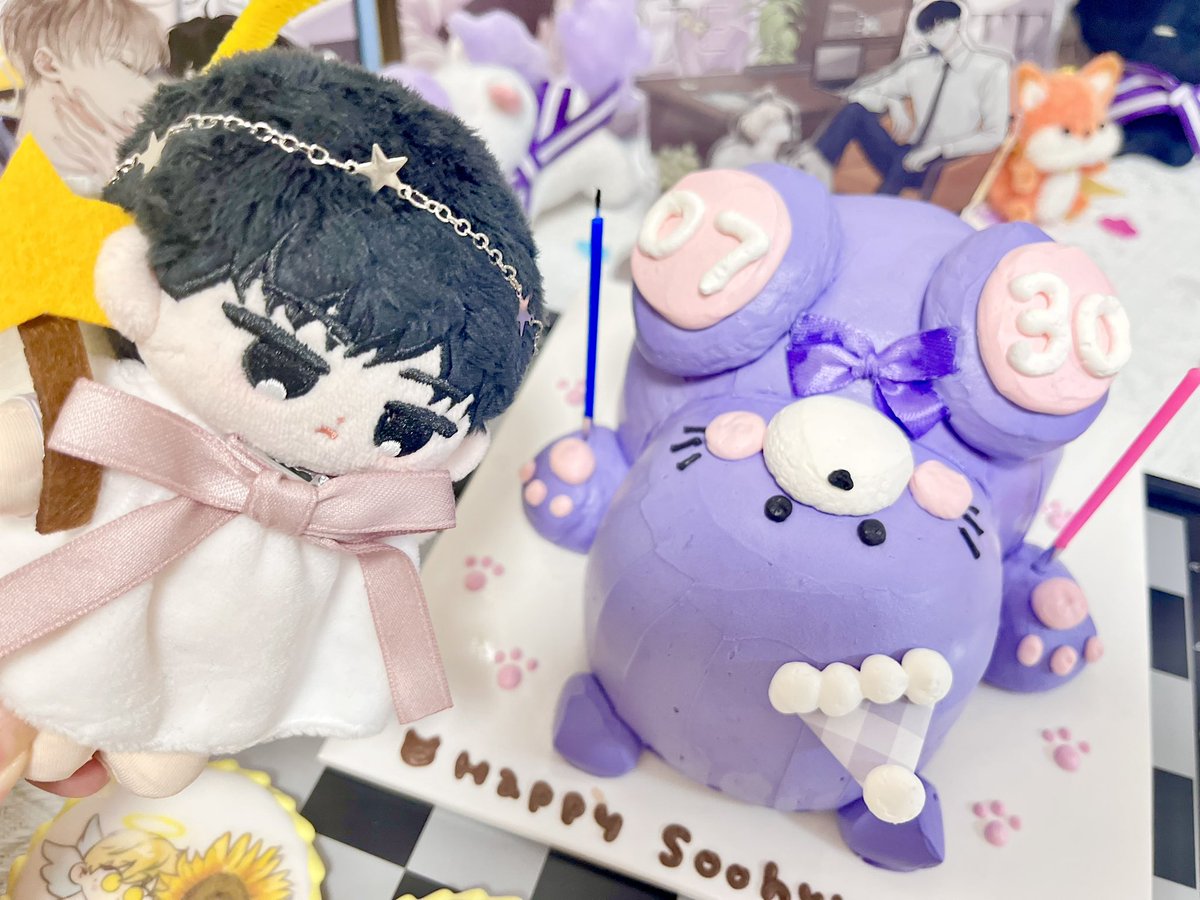 chz_manhwabl's tweet photo. スヒョン誕生日🎉
うちにも等身大スヒョンがキター⁉️🎂🐈‍⬛💜🥳そして今年はパープルヒョンケーキにゃん(*ΦωΦ*)

#내가_예쁘게_만들어_줄게요_기자님
#우리_수현이는_너무나_잘_자란_고양이다
#SPECIAL_SOOHYUN_DAY
#HAPPY_SOOHYUN_DAY 
#체크메이트 https://t.co/KqAuDrfl4z