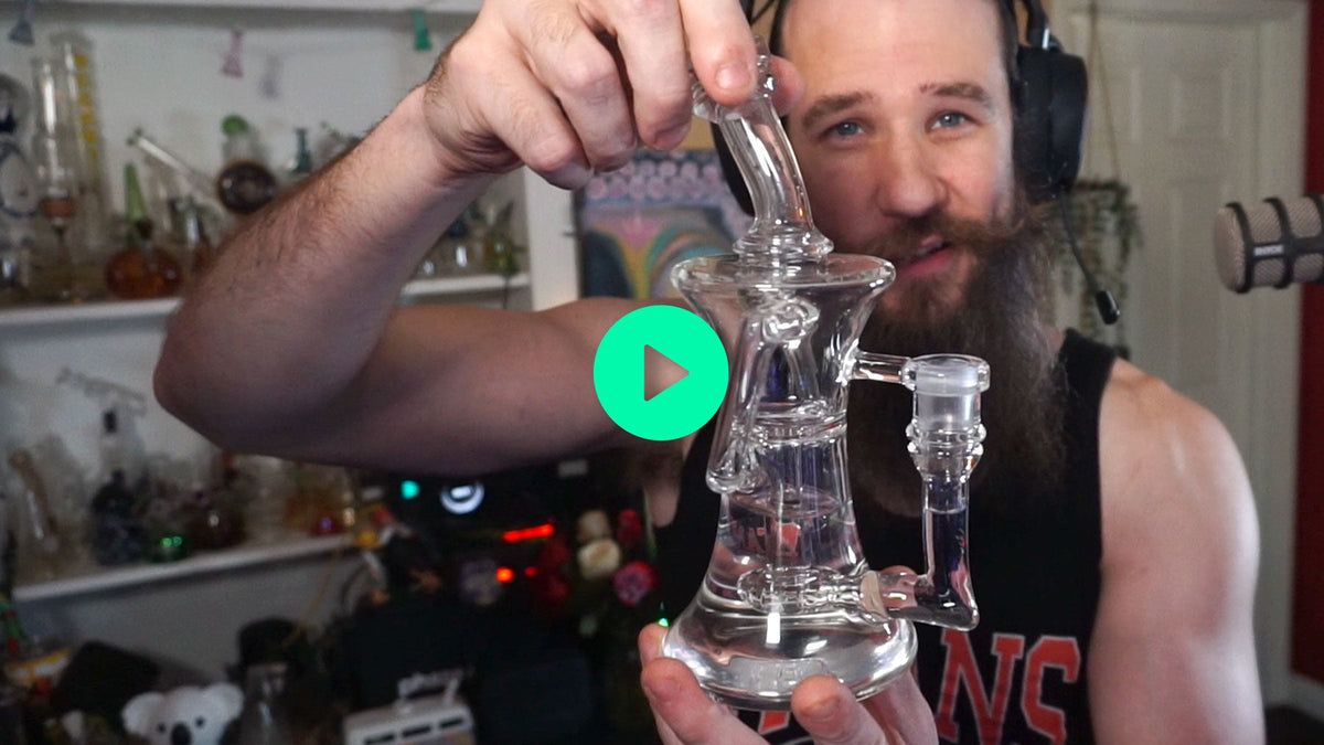 Hey, everyone! Today, we're checking out the Stash Shack Diabolo Recycler, a stunning blend of elegance and practicality. Ideal for those seeking a premium rig, this piece is sure to impress. Inspired by the Diabolo Circus Yoyo, its iconic double-bell shape not only looks great