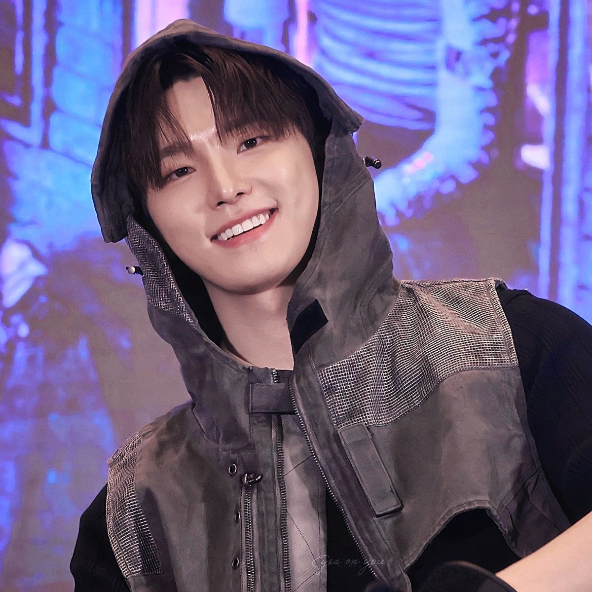 the puppy ears!!! omg this hoodie is so cute ~