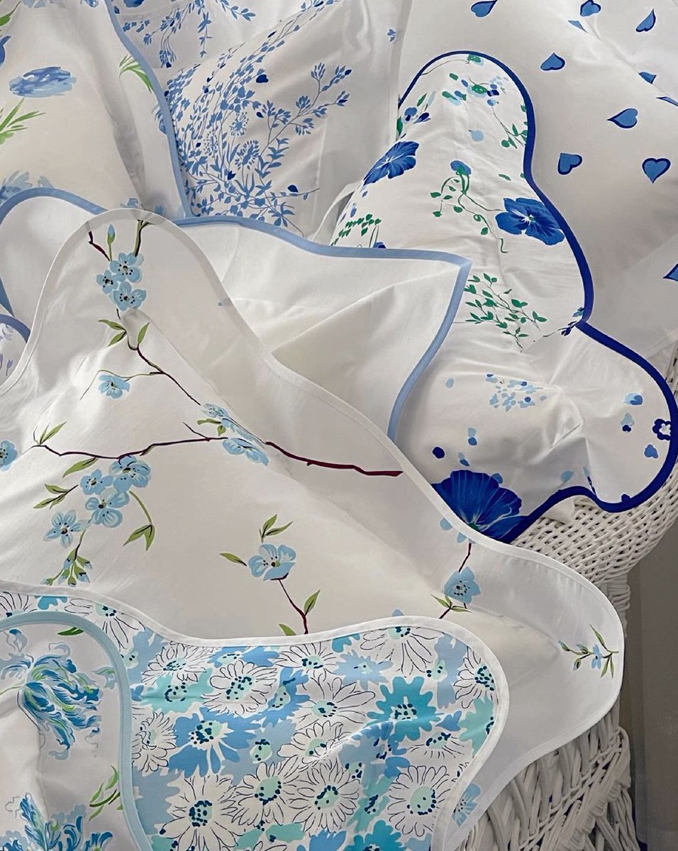 thinkpackage's tweet image. A collection of delicate blue floral prints showcasing thoughtful use of pattern, print, and color
photo credit: @dporthaultparis 
.
.
.
#packagingdesign #luxuryaccessories #frenchdesign #elegantdetails #brandidentity #visualmerchandising #delicatedesign #thinkpackage