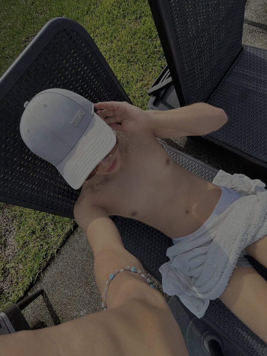 0jards's tweet photo. 🍸🔆 https://t.co/5Bce4iX4Gq