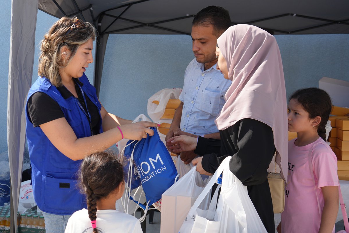 IOMLebanon's tweet photo. Today, IOM and @UNHCRLebanon kicked off the organized voluntary return programme for Syrian nationals wishing to return home.
IOM, together with UNHCR and Lebanese authorities, provided safe, dignified transportation assistance. @UNmigration #UNHCR #SyriaIsHome
#Lebanon https://t.co/M6Km5lsmC9