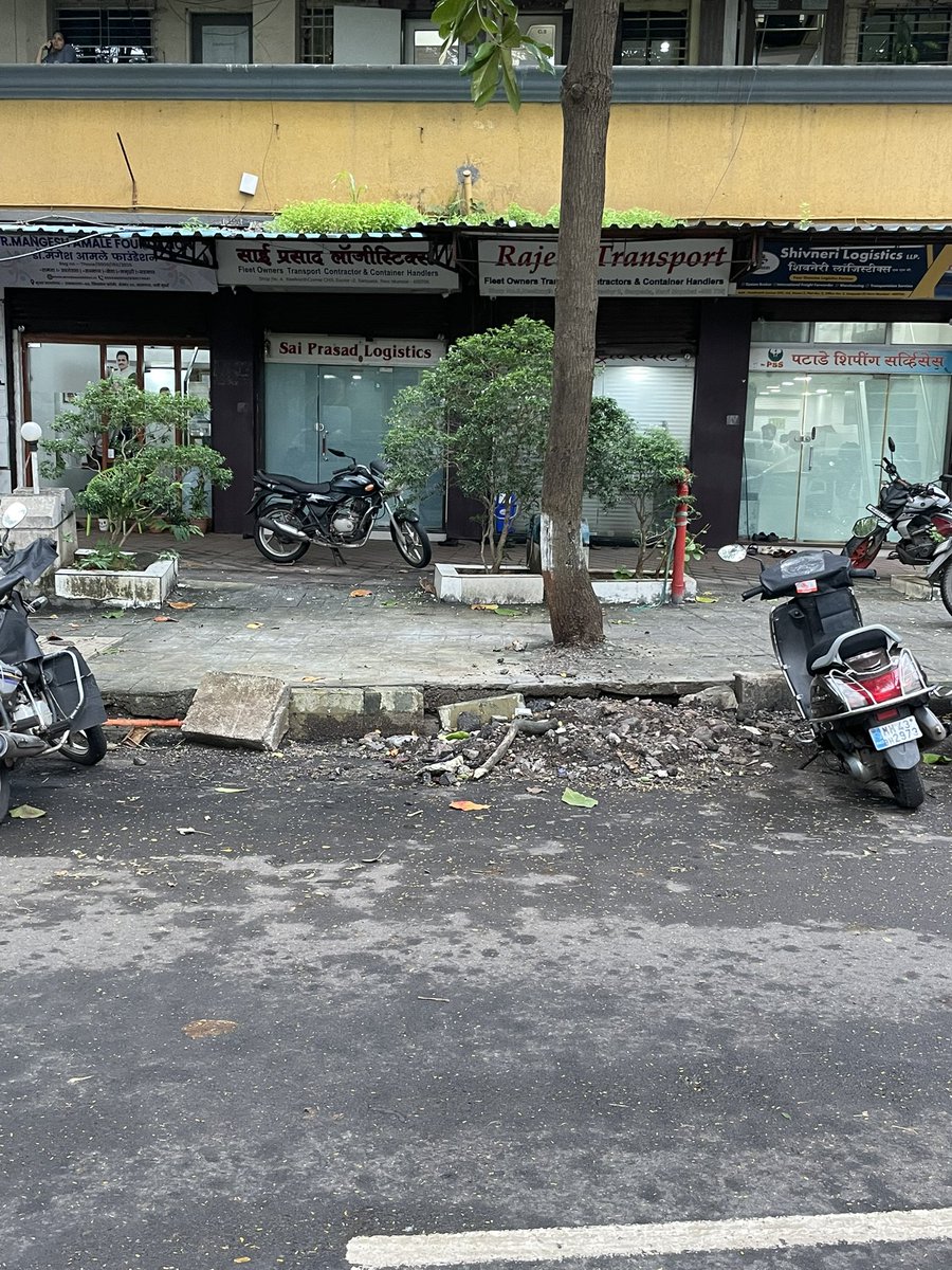 mariakauriam's tweet photo. Multiple zones of incomplete pipe laying in #sanpada #sector2 #navimumbai . Requesting to find the responsible one and remove the gravels and debris ASAP. https://t.co/UkzjQPMHS5