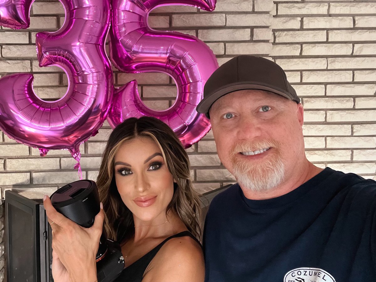 SteveCookPhoto's tweet image. Annual birthday shoot with Nickee two years ago.