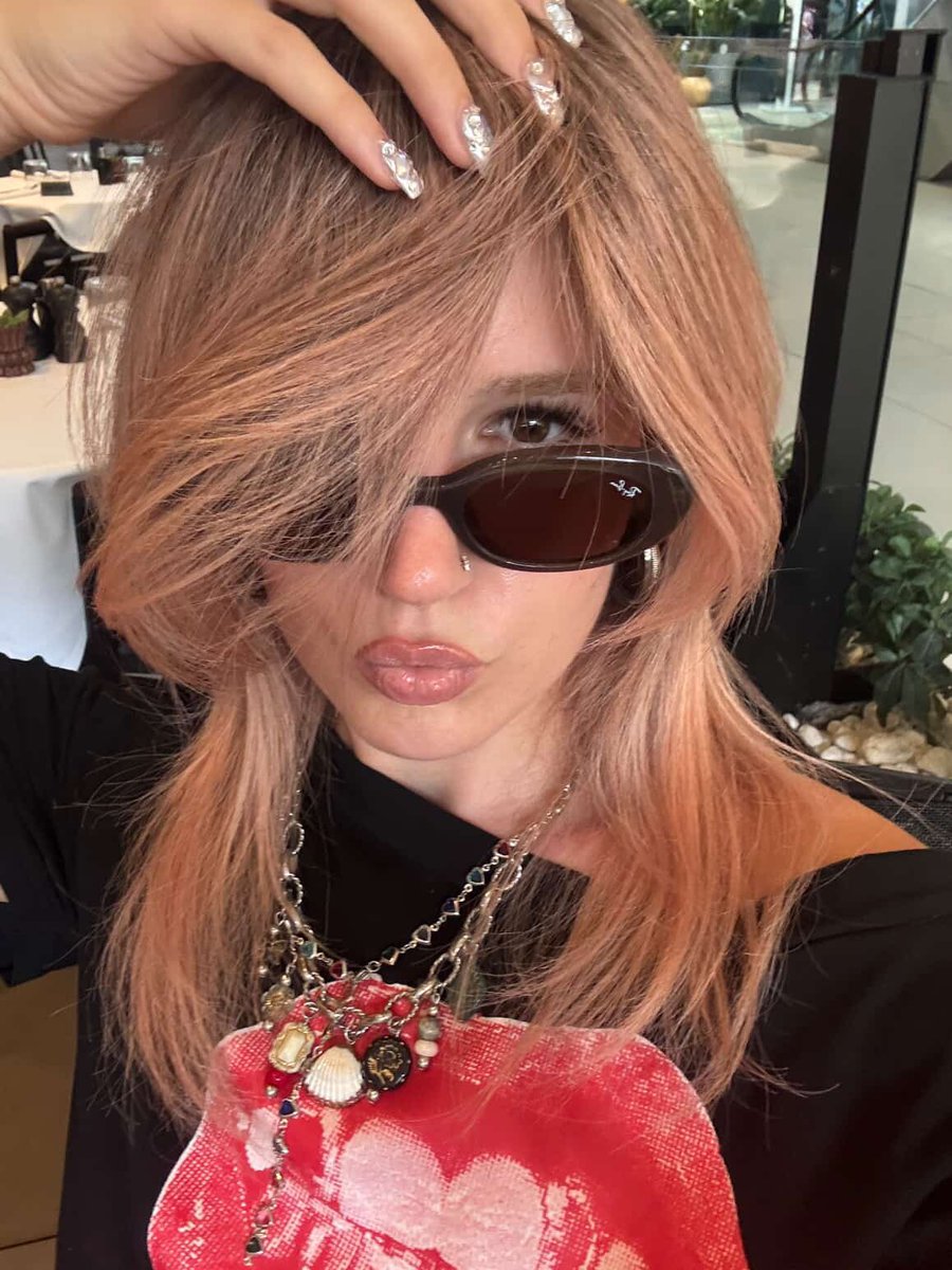 ŞAKA YAPIYOSUN SHE’S LOVES US