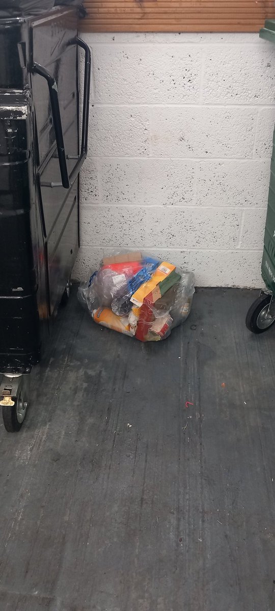 Anything BUT Countryside & Waltham Forest Council (@newbuildhell) on Twitter photo The 'refuse store'. Household waste appears to look better on the floor than the bin. <a href="/WFConservatives/">Waltham Forest Conservatives</a> <a href="/wfcouncil/">Waltham Forest Council</a> The 'refuse store'. Household waste appears to look better on the floor than the bin. <a href="/WFConservatives/">Waltham Forest Conservatives</a> <a href="/wfcouncil/">Waltham Forest Council</a>